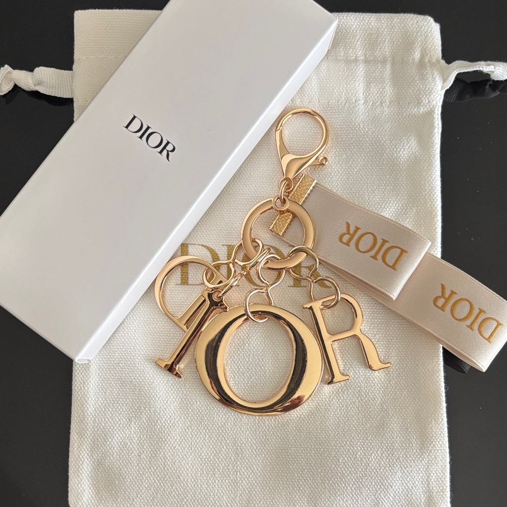 ⚜️Dior Gold Letter Keychain bag charm⚜️ - Picture 2 of 4